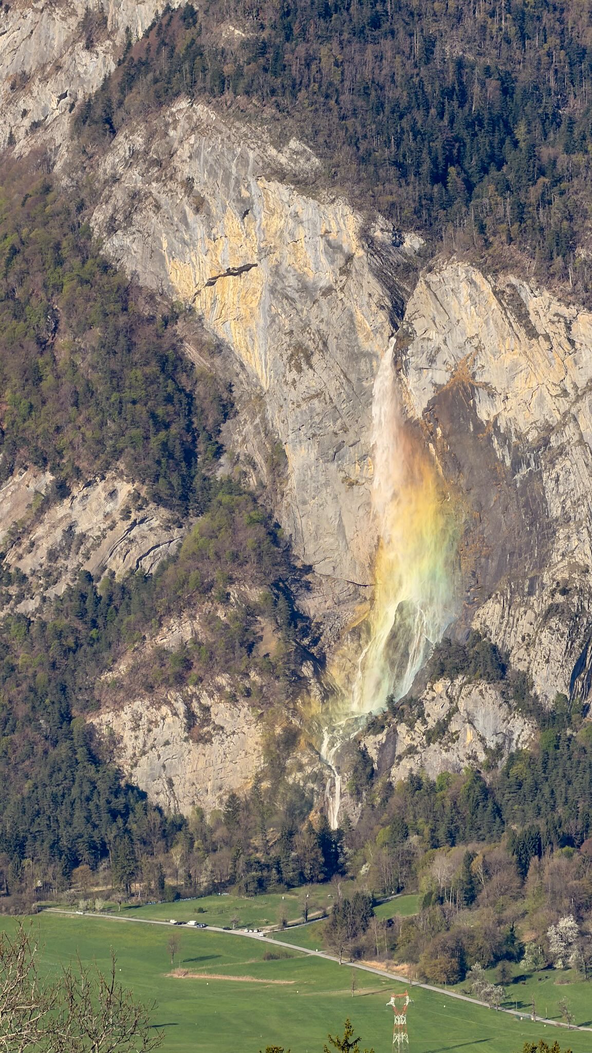 Zéro IA pour la superbe cascade de l’Arpenaz 🌈
Au bon endroit, au bon moment pour profiter de ce moment de magie.

#randonnée #cascade #montagne #hautesavoiexperience #sallanches