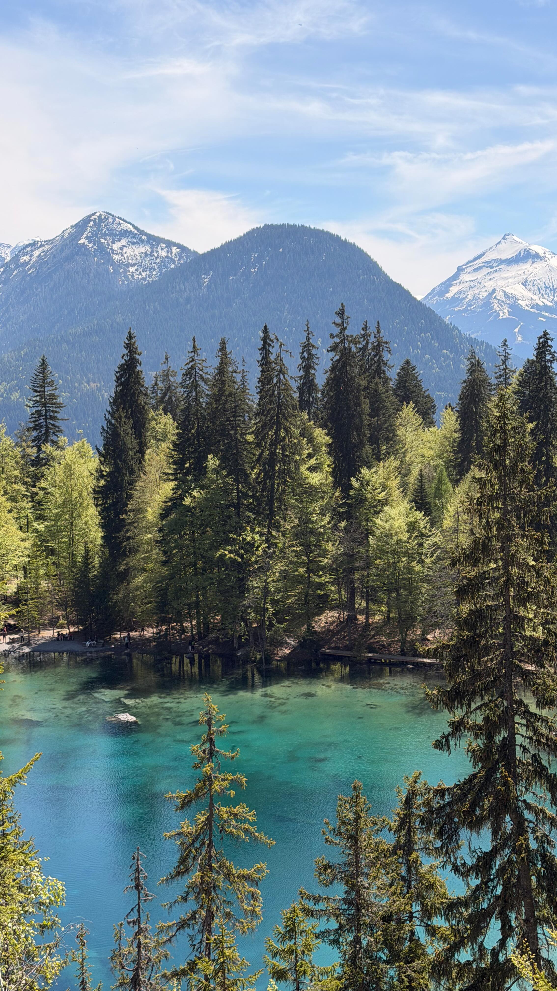 Est-ce qu’on peut vraiment se lasser d’une balade au lac Vert @passymontblanc ?

De la micro sortie au trek de plusieurs jours dans les Fiz, j’y fais toujours une petite halte quand je suis dans le coin.

C’est aussi le spot que j’aime partager avec les copains de passage.

Et à chaque fois, la même sensation d’émerveillement.
J’espère garder encore longtemps cette petite flamme.

#passy #montblanc #randonnée #alpesfrancaises