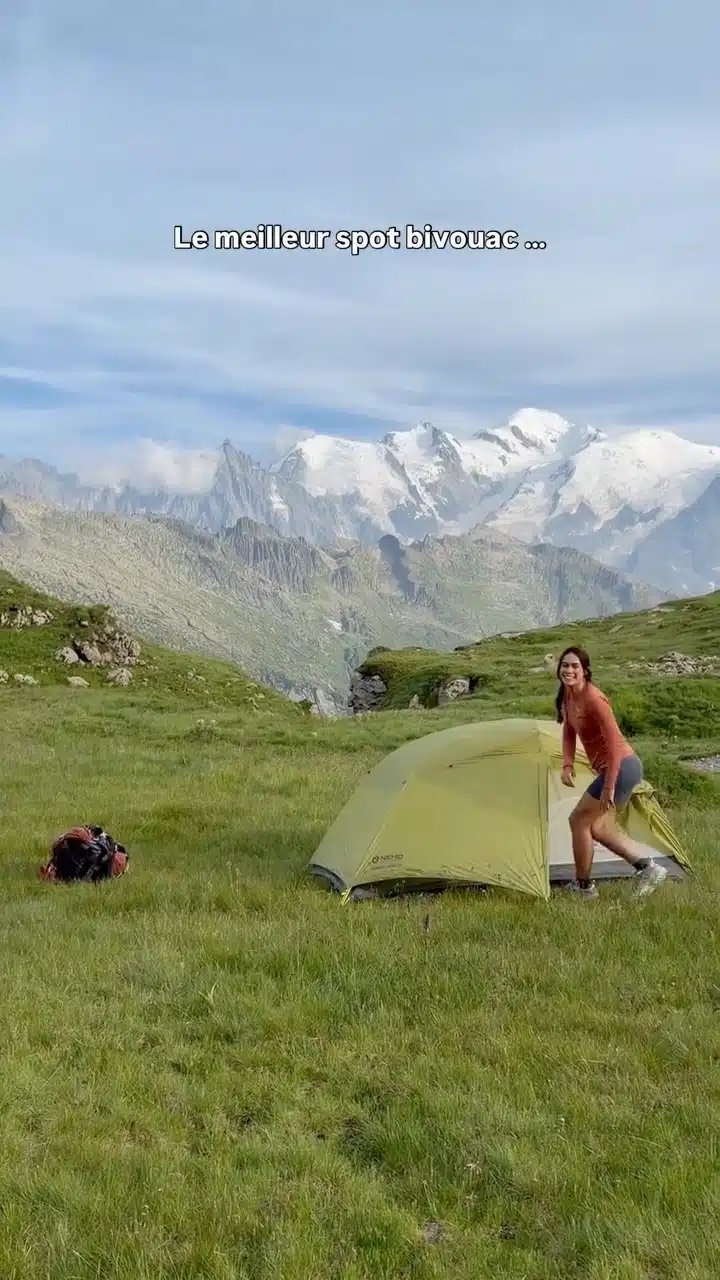 Le meilleur spot de bivouac ? 🏕️

📍C’est peut-être celui que tu ne trouveras pas sur Instagram.

Celui que tu découvres au détour d’un sentier, après quelques heures de marche. Celui que tu avais repéré en étudiant la carte… ou sur lequel tu tombes complètement par hasard.

Et finalement, c’est peut-être ça le plus plaisant : chercher, explorer, et trouver son petit coin pour la nuit ✨

Thomas a découvert ce spot pépite il y a plus de deux ans … il était temps de venir y passer la nuit ensemble ❤️

Évidemment, avant de planter sa tente, on vérifie toujours la réglementation en vigueur et que le bivouac soit bien autorisé à cet endroit 🙏🌿 On ramène tout ses déchets (y compris le PQ 💩).

#bivouac #randonnée #trek #alpesfrancaises #montagne