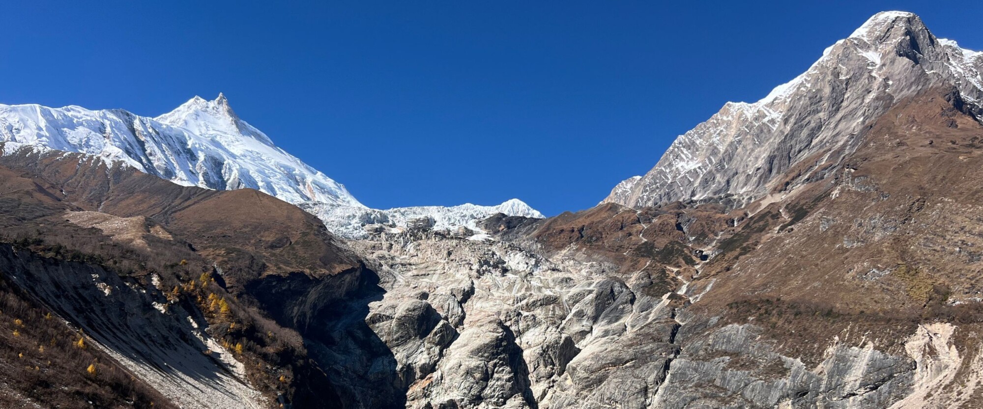 Voyager autrement : immersion au Népal sur le Tour du Manaslu Mon expérience unique en tant que tour leader au Népal sur le Tour du Manaslu