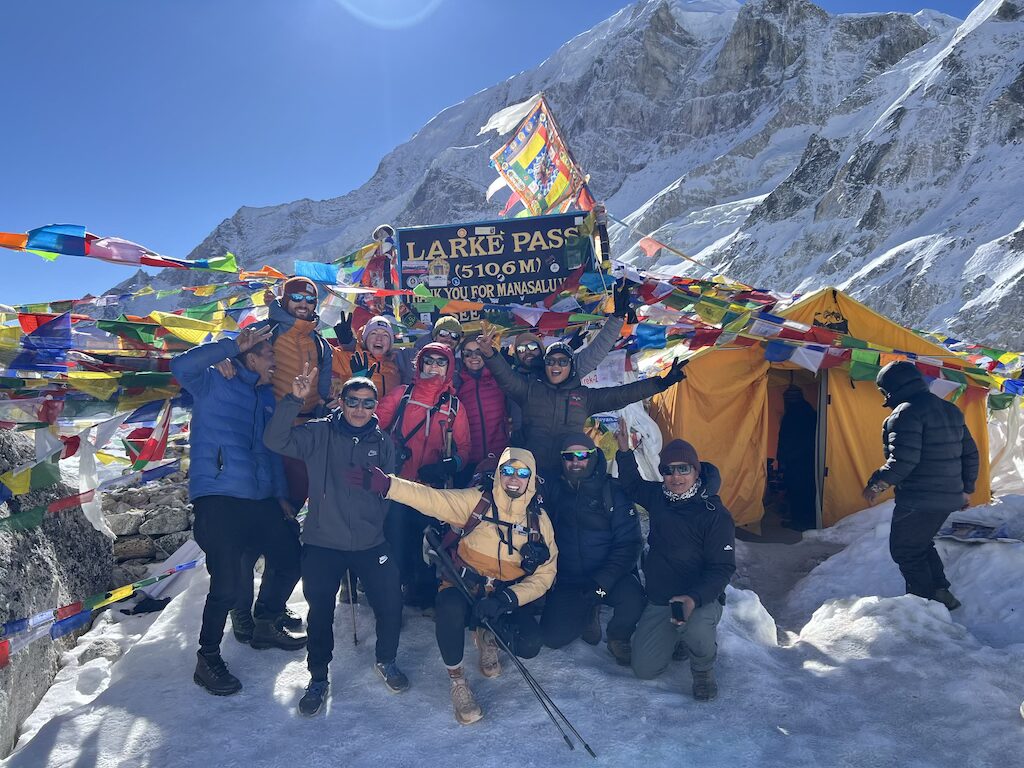 larke pass a 5106m