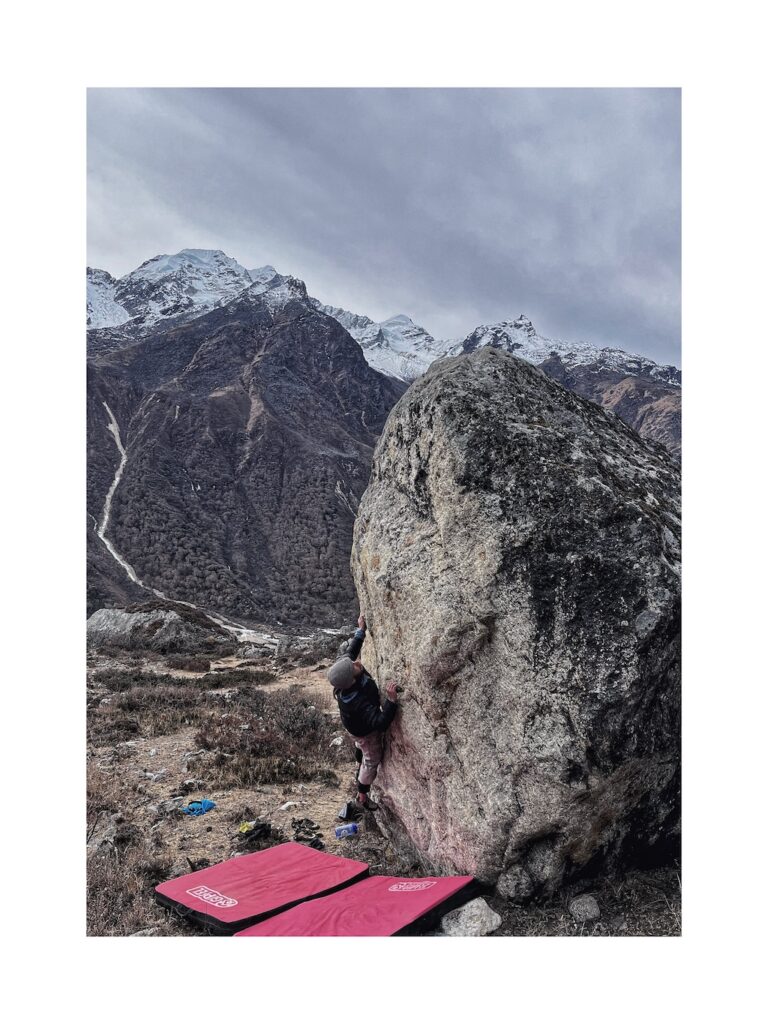 escalade bloc dans la vallée du langtang