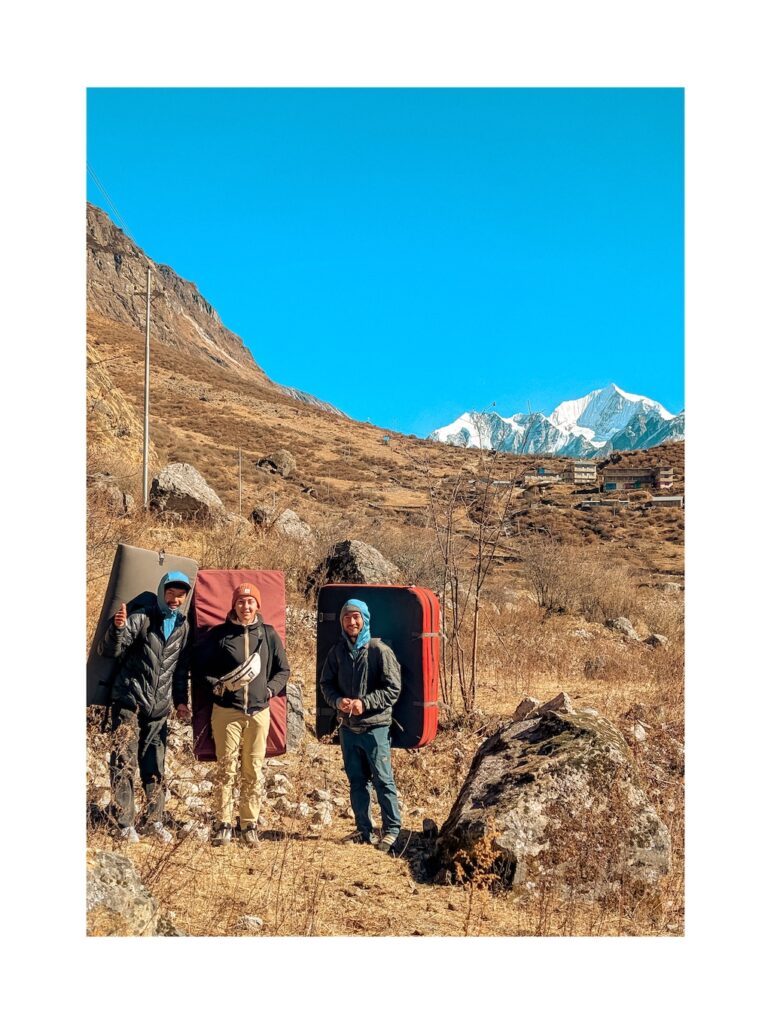 grimpeurs dans la vallée du langtang